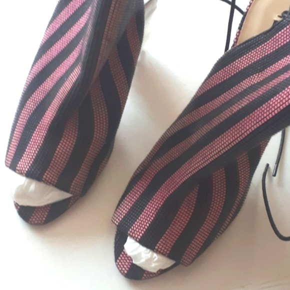 ZARA | Textured High Heels w/Lace Up - Picture 3 of 12